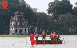 Rà soát mặt đáy hồ Hoàn Kiếm, trước khi tiến hành nạo vét bùn